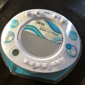 Splash proof CD player/Radio